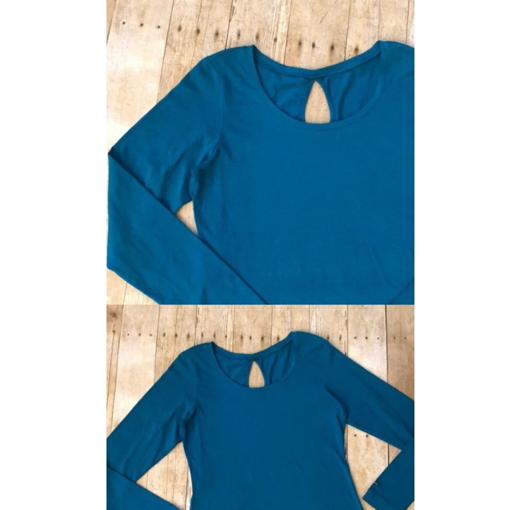 SOLD Columbia long sleeve keyhole cut out shirt